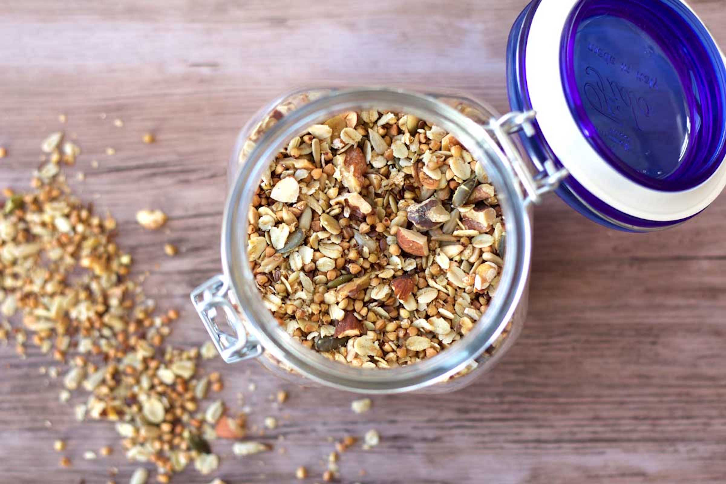 granola müsli med boghvedekerner, nødder og kerner